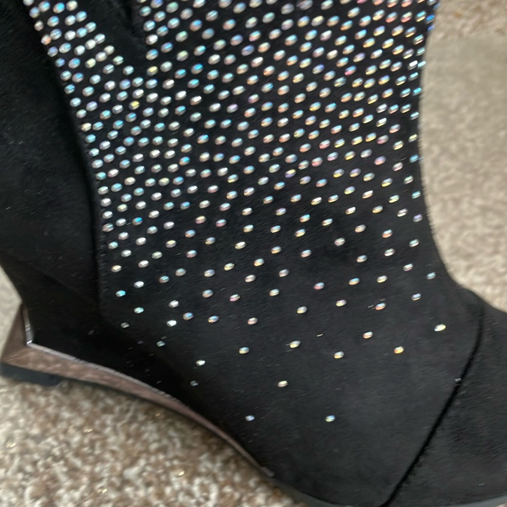 Black Ankle Boots with Sleek Design
